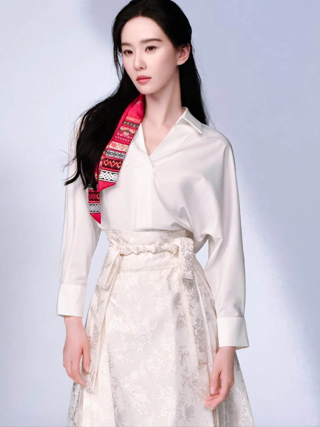 刘诗诗的新中式很让人上瘾，清冷贵气感十足