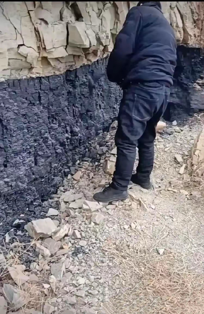 海边遇到的，捡不捡？在自己家的山里发现了矿，想去偷偷挖了，不知道刑不刑？ 