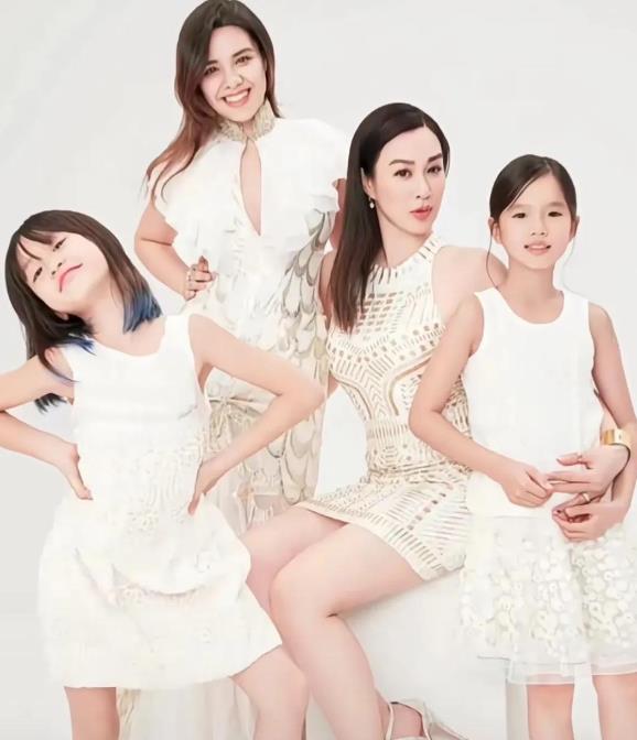 钟丽缇大女儿已27岁啦。钟丽缇演艺生涯精彩，如今重组家庭和张伦硕幸福相伴。在女儿