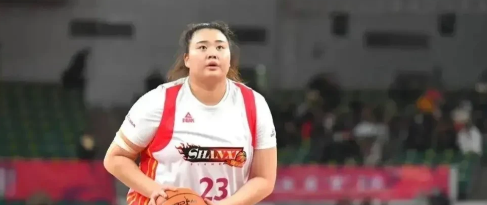 国家女篮2025年亚洲杯名单出炉，让人费解的是，名单中既没有呼声最高的张子宇，也