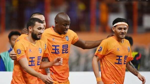 准备长留中国！国足归化热门小奥斯卡老婆孩子都抵达云南了