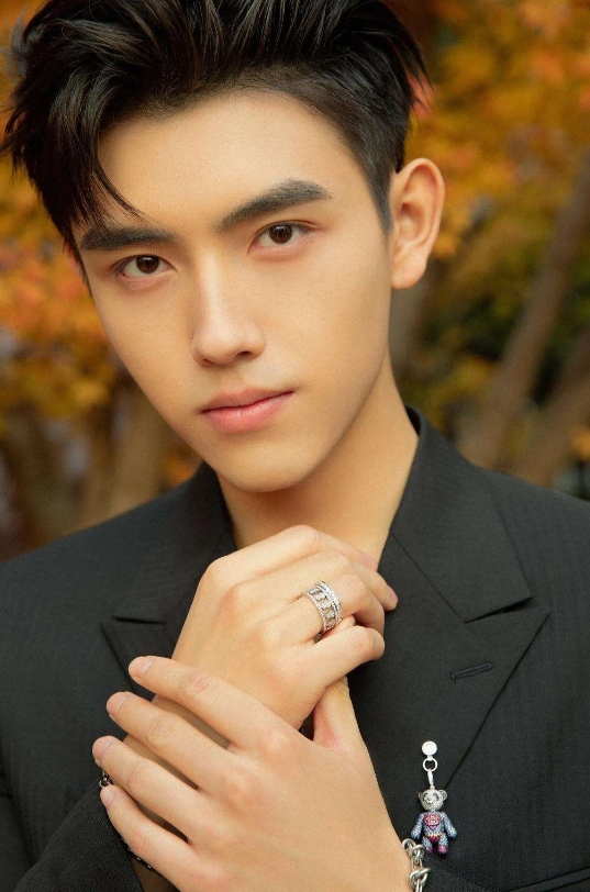 陈飞宇睡粉事件再发酵，粉丝回踩遭起诉