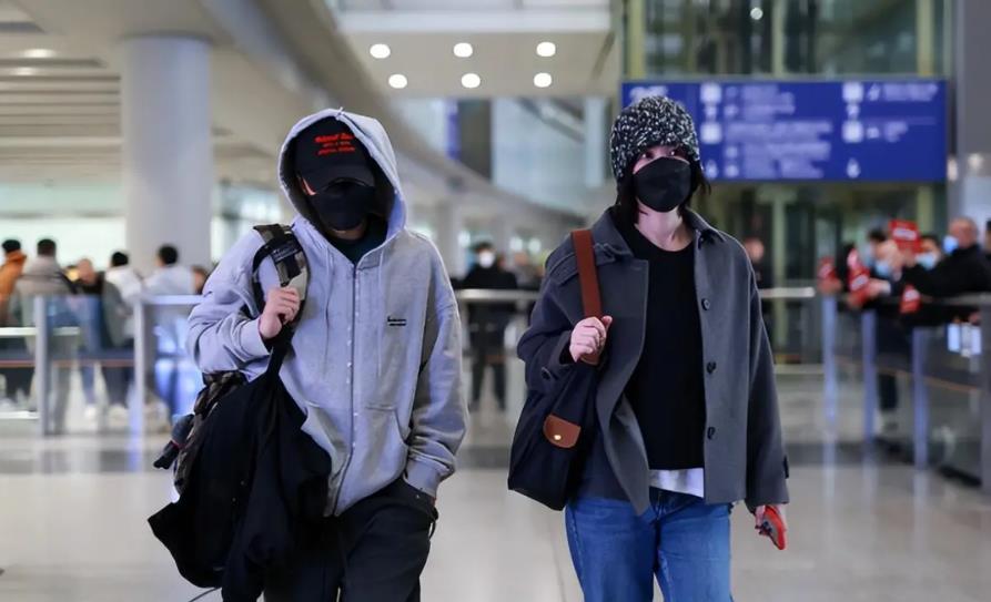 王菲和谢霆锋经常被拍到约会，他们的感情很稳定，在一起10年了。谢霆锋经常和阿娇、