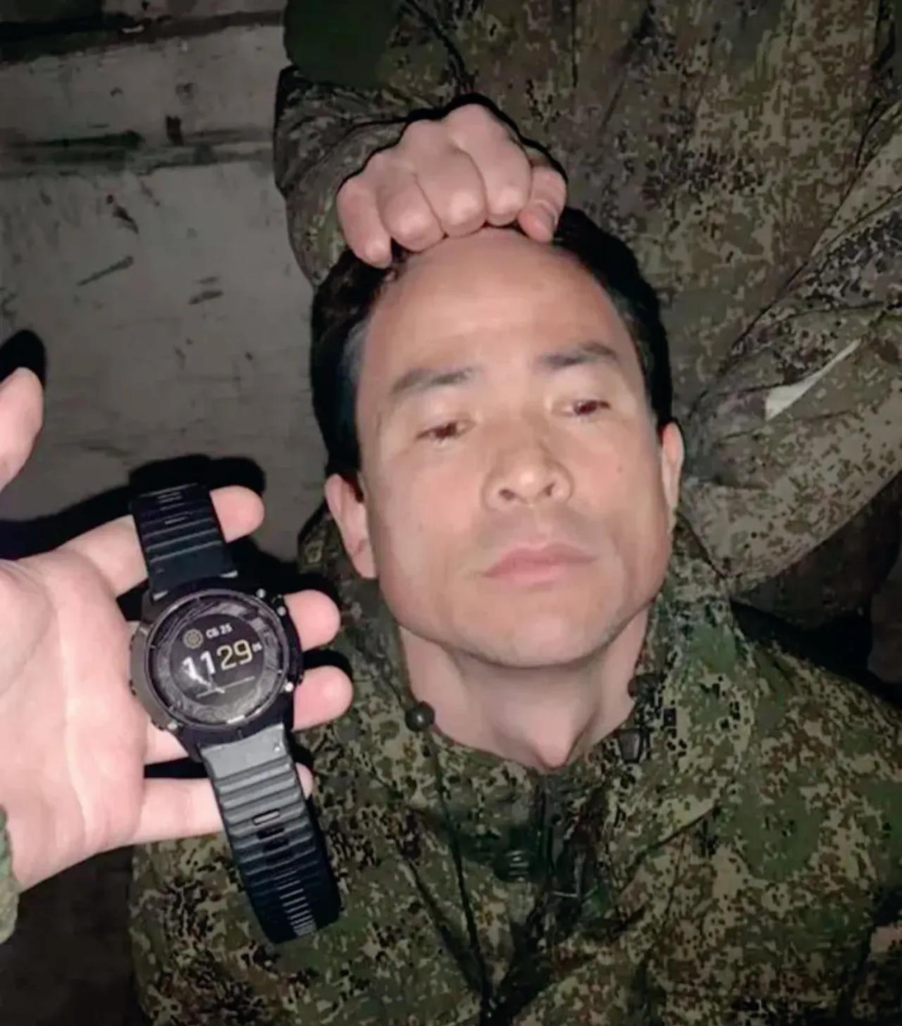 当俄罗斯士兵发现自己的贵重物品频频失踪时，他们或许没想到，问题竟出在盟友身上。最