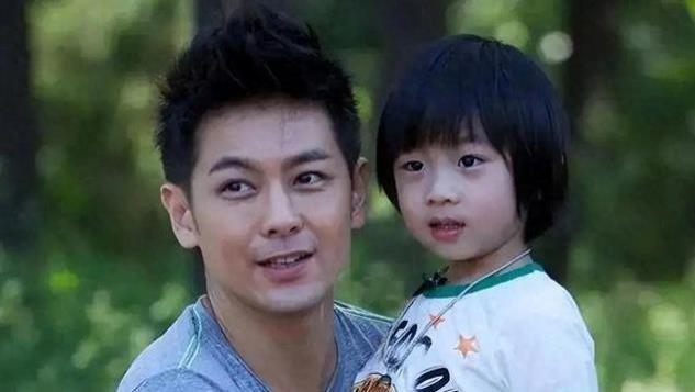 林志颖与大儿子罕见露面，两人低调现身周杰伦演唱会！