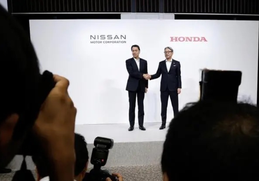 
日本汽车真要变天了，日产汽车刚宣布可能要倒闭不久，便很快传来了丰田，日产以及三
