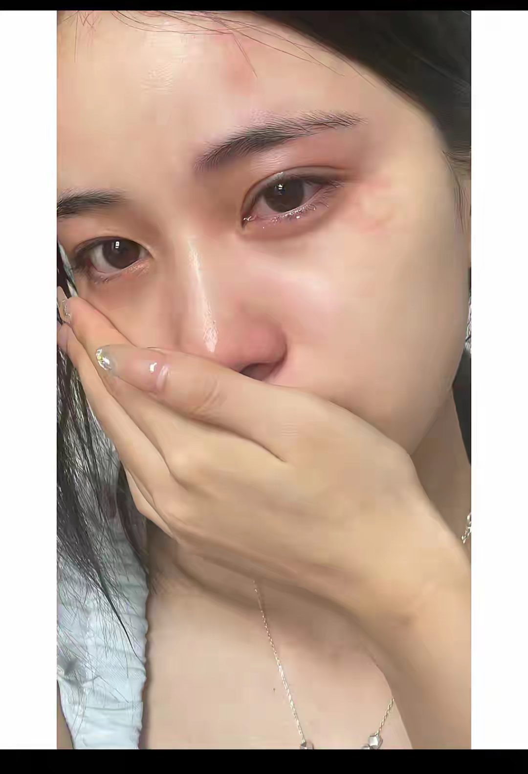 我快被男朋友的行为逼疯了。他父母豪爽地拿出 200万给他买了一套婚房，这本来是非
