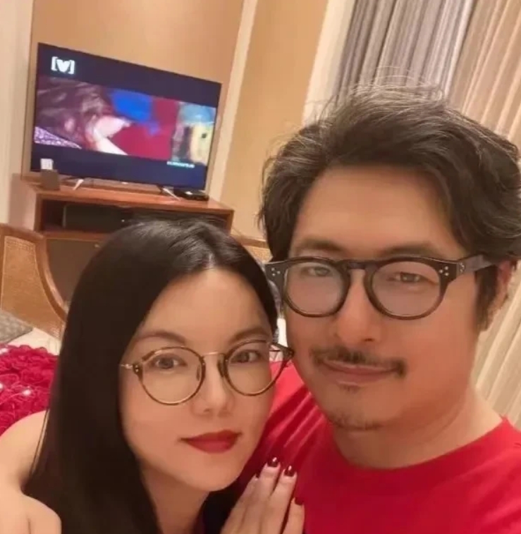 比起汪小菲和大s离婚后的鸡飞狗跳，而李湘和王岳伦离婚后的关系，依然是念着对方的好