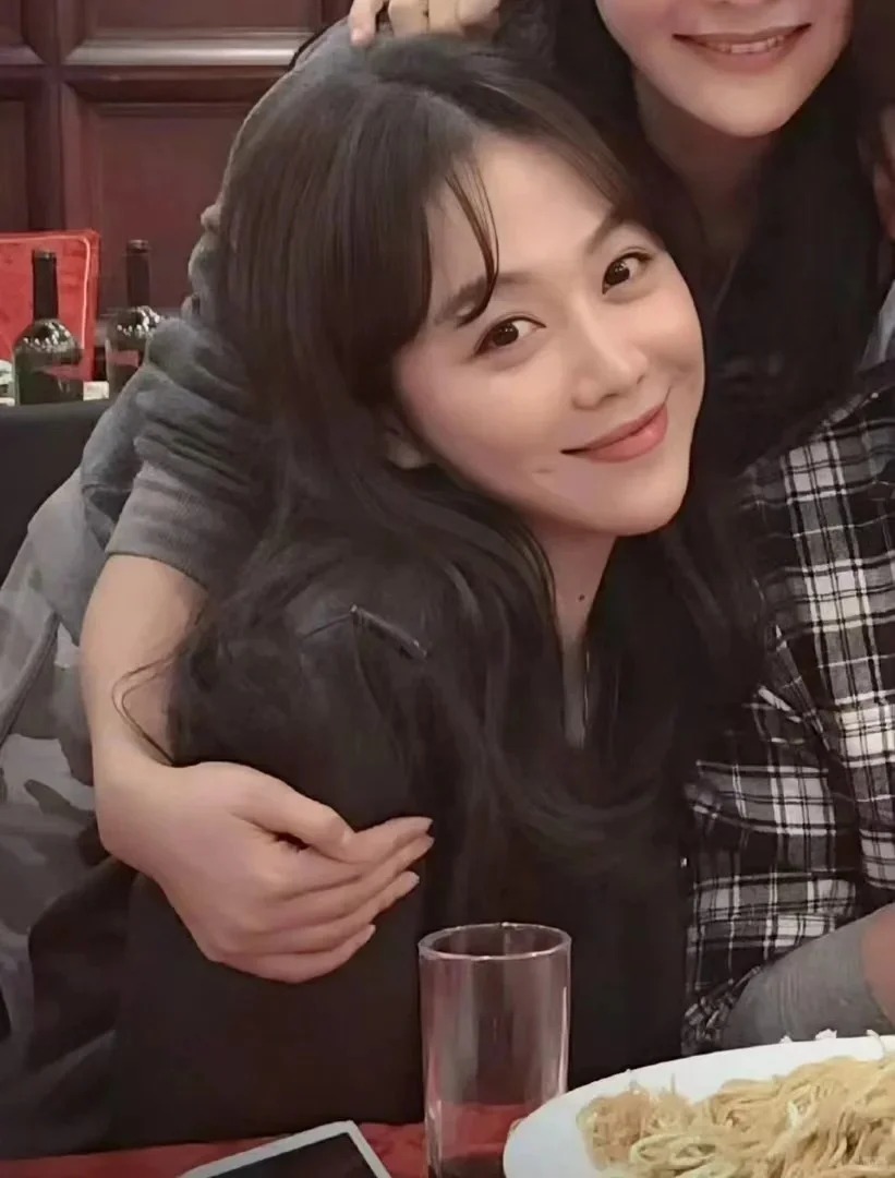 好像从来没看见过这姐营销自己的美貌？！
这姐根本就不营销啊！！这颜值这演技不演个