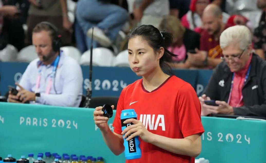 说实话，中国女篮最受欢迎的三位美女球员是……

1. 李月汝，25岁，身高2.0