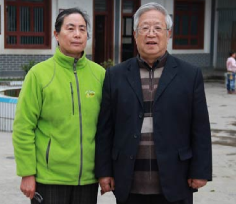 2005年，中国驻尼泊尔大使馆的外交官朱敏才退休后，不顾儿女们的反对，带着妻子离