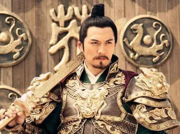 秦琼，字叔宝，以勇武著称。大业年间，他在来护儿帐下表现出色，深得赏识。来护儿曾为