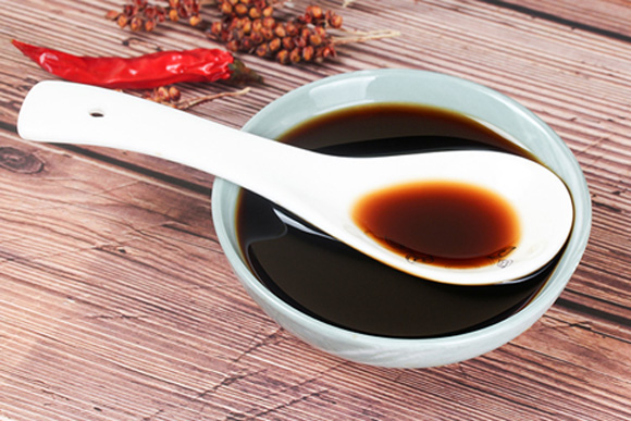 身上有疤也可以吃酱油，酱油不会让疤痕变黑