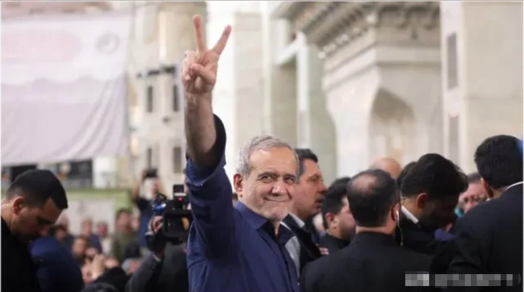 伊朗新总统上任之初就对中国表示感谢，这一举动引起了国际社会的广泛关注。伊朗新任总