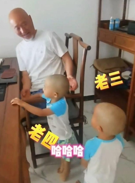 陈佩斯最自豪的事，不是上了几次春晚舞台，而是6年时间为儿子催生了4个娃儿，哪怕花