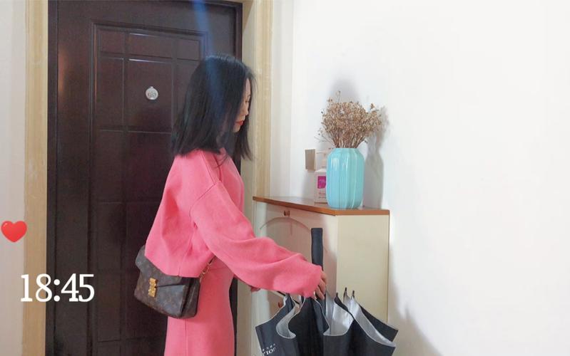 2024年9月，江苏一女子，看姑姑从外地回家，没有房子居住，就把自己家的房子卖给