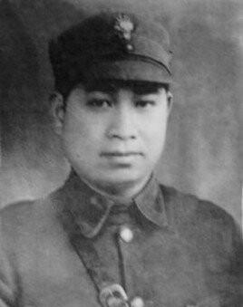 1947年2月，国民党少将海竞强在莱芜战役中被俘，消息传到南京，他当“国防部长”