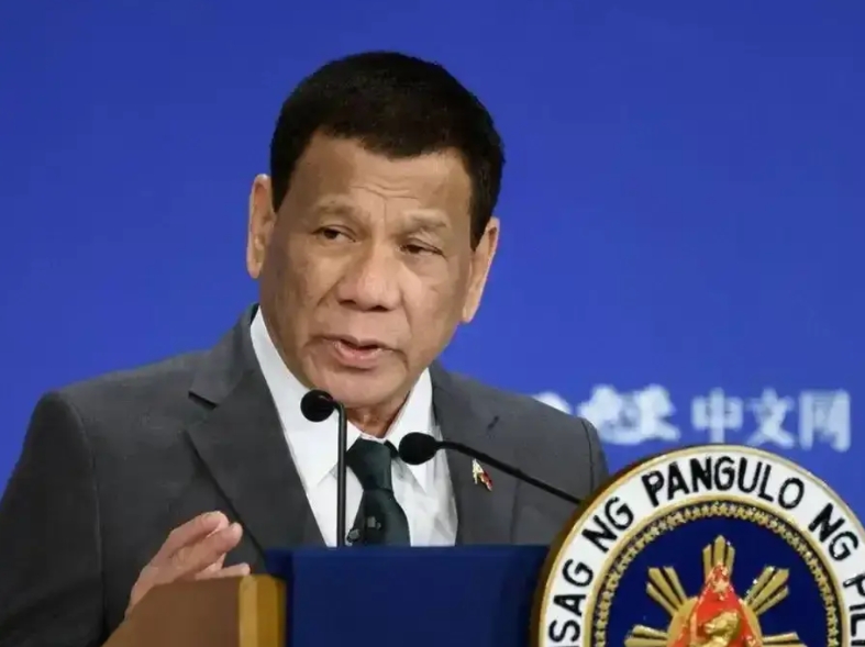 杜特尔特出手就是王炸，71%的支持率，棉老兰岛的独立运动，手里还有武装力量，几个