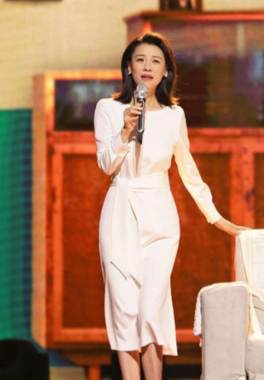 2000年，26岁的刘琳和43岁的导演张黎同居后，刘琳说：“我想嫁给你，永远陪在