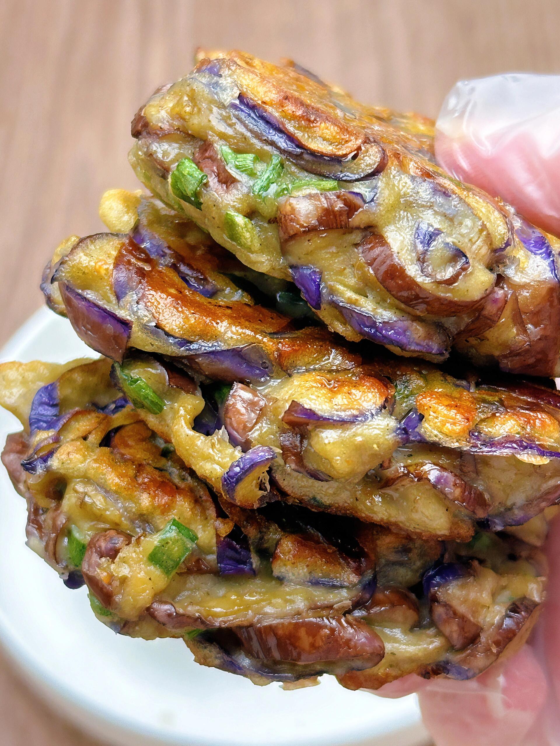 香嫩的茄子鸡蛋饼真的是香迷糊啦！巨巨巨好吃
外酥里嫩，葱香浓郁、而且营养美味，一