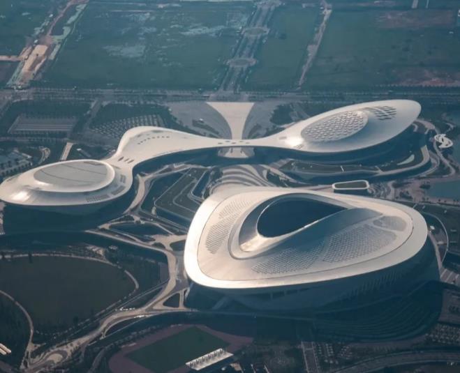 国足下两个主场在哪？
作为十八强赛的主办地，大连、青岛和厦门都很好的完成了自己的