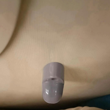    昨天乘火车出差，实在是烦透了。一路上一直被个不知是什么的东西时不时地蹭到，