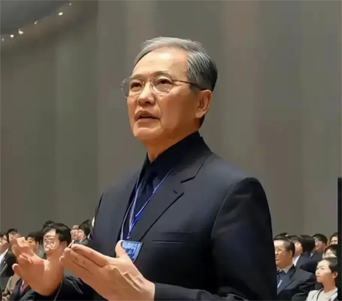 北京中医药大学国学院首任院长张其成连续4年提议全民免费医疗。他说：“就算把我宰了