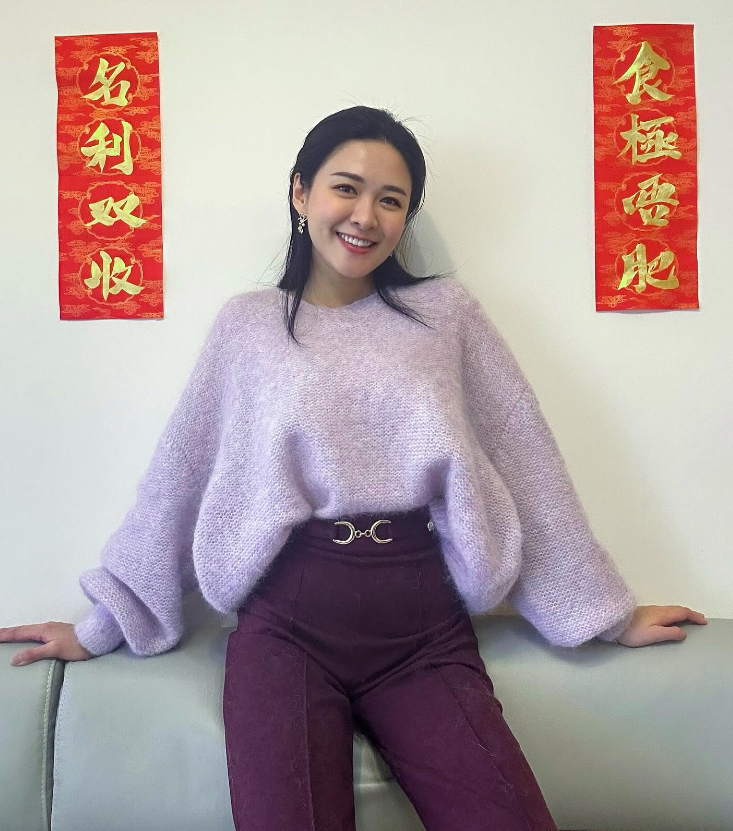 她目前是香港TVB里面颜值最高女演员，演技还算是挺厉害，可惜一直很少机会在电视剧
