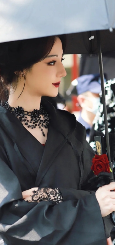 迪丽热巴——脱俗而淡雅
