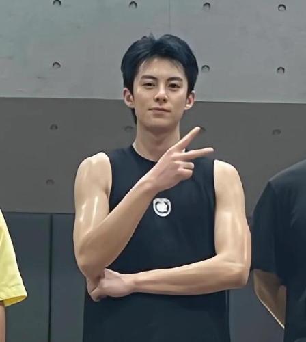 和王鹤棣配对成功了