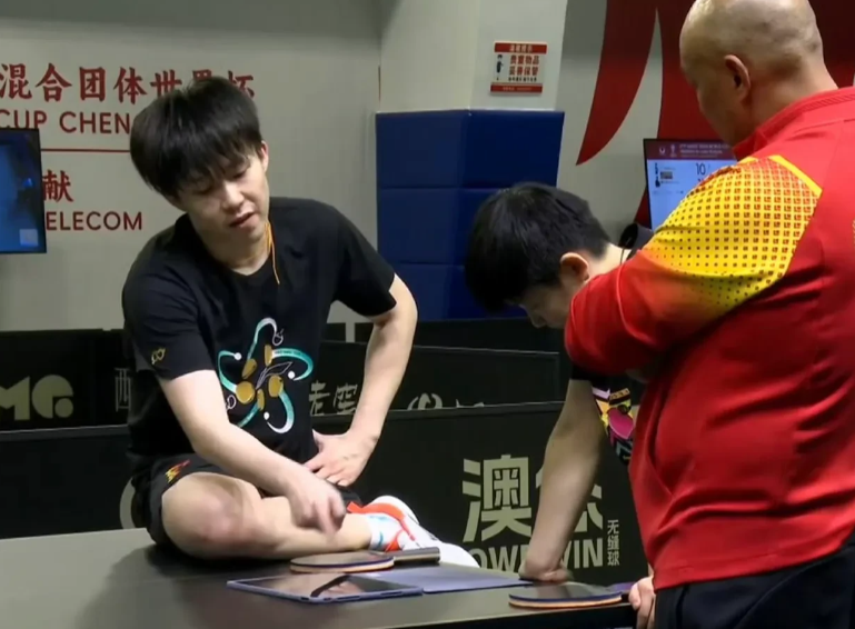 国乒8:2大胜日本提前晋级，赛后五将真情流露！

孙颖莎坦言，比赛中自己精神有些