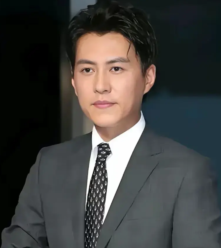 国家一级演员靳东的15个没有:
1：没有百花奖影帝的头衔。
2：没有金马奖影帝的