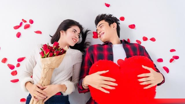 现代爱情的迷人不确定性：朋友以上，恋人未满