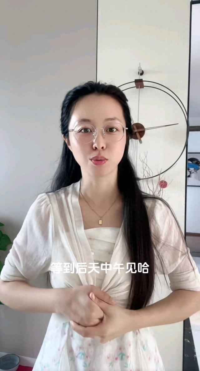 威威、静静和许敏确实没有来往了,静静认为所有的原因应该问主角(威威老师)-第1张图片-九妖电影 威威、静静和许敏确实没有来往了,静静认为所有的原因应该问主角(威威老师)-第1张图片-九妖电影