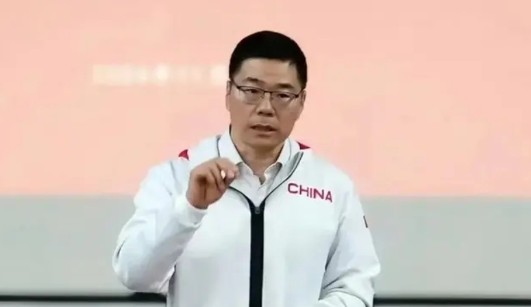 新任篮协主席郭振明上任后，先是从内部抓起，给男队立规矩。第一把火，就是让大家签了