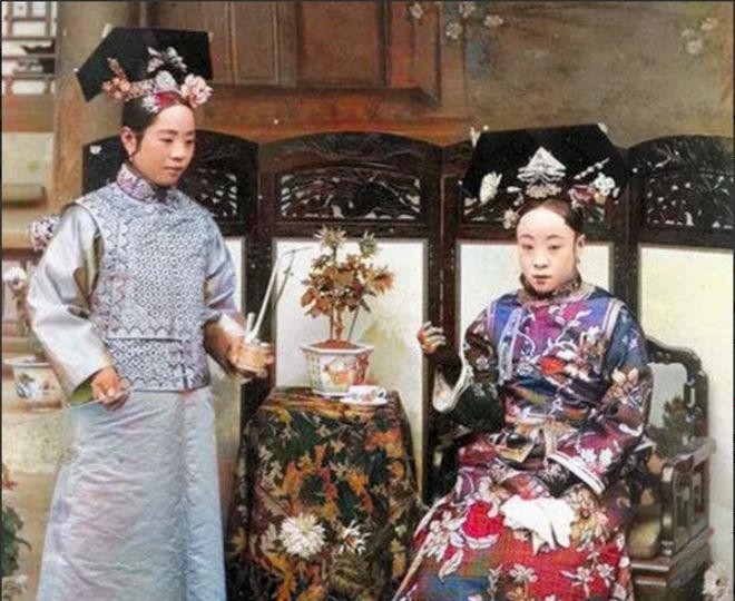 这是苏完瓜尔佳·幼兰的高清修复照片，别看名字拗口但她可是末代皇帝溥仪的生母，从照