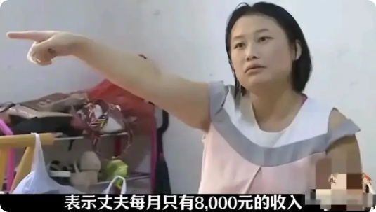 “早该离婚！”湖南湘潭，一男子月薪8000，每月偷摸给父母300元，妻子发现后，