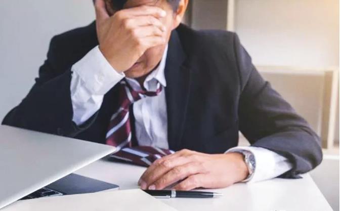 这就是不守规矩的下场！河北一男子，在公司上班5年，从普通员工升到主管位置，可男子