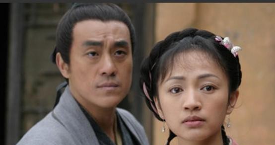 何冰和李海洋的故事充满了温情和感动，这段故事不仅体现了他们之间深厚的友情和真挚的