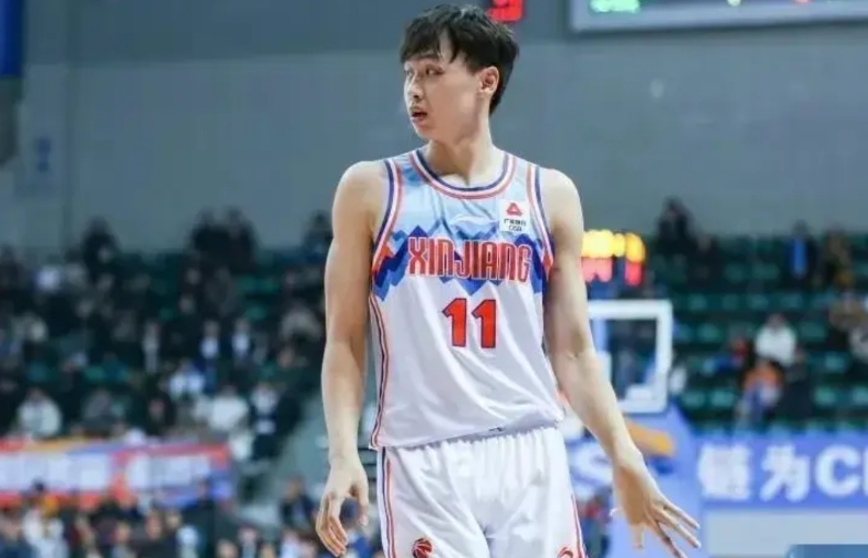 本赛季的齐麟与王睿泽根本不是一个级别；

齐    麟:300万元，25岁，场均