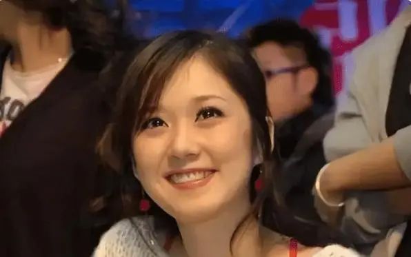 一年堕胎9次,连生理期都不放过的影后,如今终于彻底“翻身”了(一年内4次堕胎女子受骗)-第7张图片-九妖电影 一年堕胎9次,连生理期都不放过的影后,如今终于彻底“翻身”了(一年内4次堕胎女子受骗)-第7张图片-九妖电影