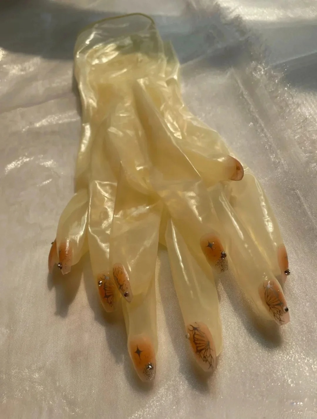 真的对蘑糯糯无感了
也算是她家老粉了吧 以前很喜欢她家衣服  经常蹲直播 每次上