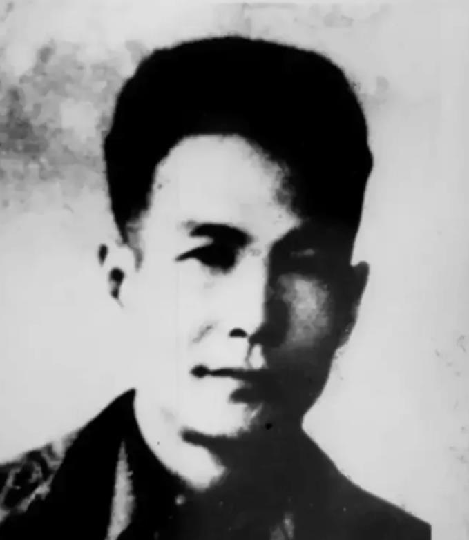 1948年，狱医刘石人到女牢诊病，一个女犯突然撞向他，摔倒在地，刘石人去扶她，对