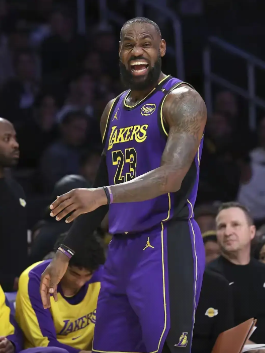 同样砍下1167分，杰伦格林与詹姆斯得分效率却不是一个级别！！

詹姆斯；40岁