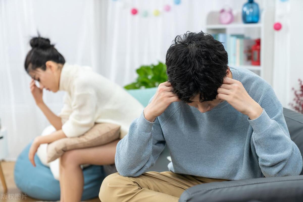 我同事的老公出轨，她假装不知道过得也挺好