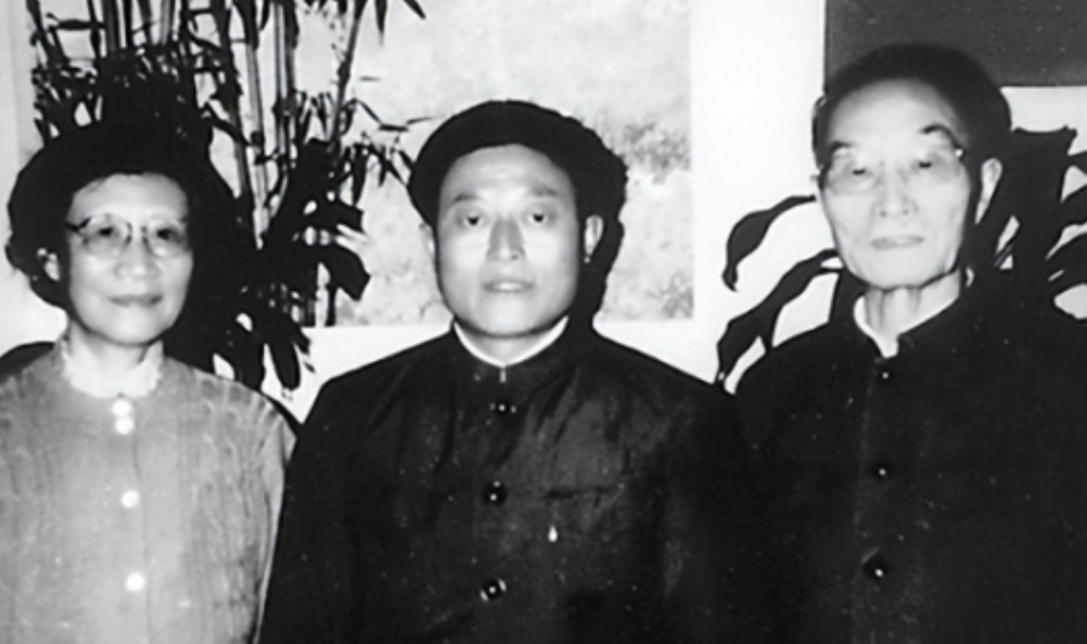 1972年解放军战士救下一个突然“中毒”的病重老人，却被组织突然要求退伍，后来才