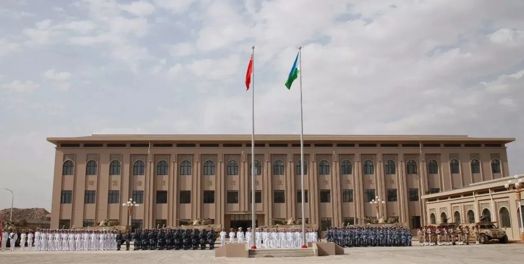 军网公开消息，中国驻吉布提基地将派特遣队参加科特迪瓦独立64周年阅兵式，文字越少