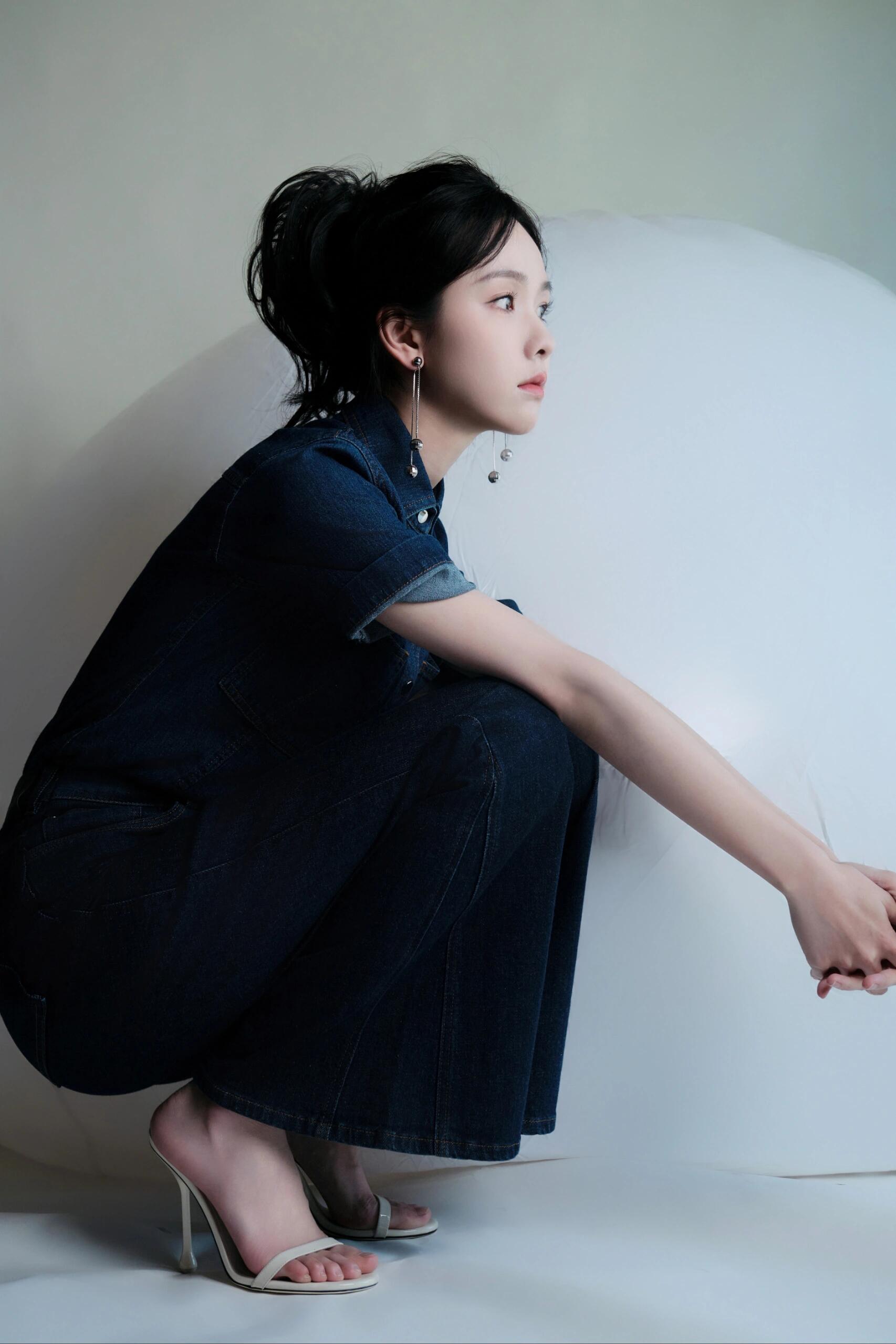 陈都灵自带遗世独立的白月光氛围感