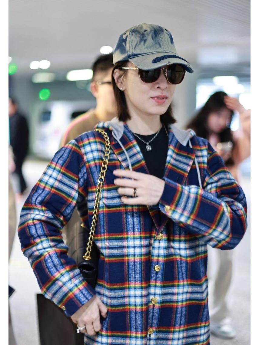 佘诗曼复古有型