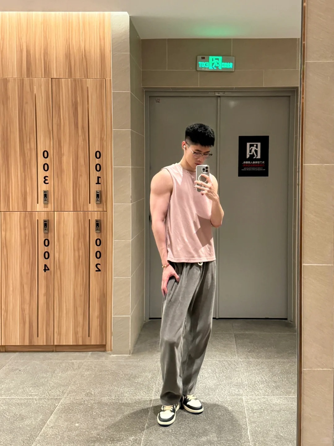 我看起来很直男吗😥…？
已经有好几个朋友这样讲了